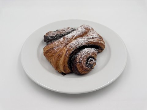 Franzbrötchen mit handgemachtem Blätterteig  und schwarzem Kakao