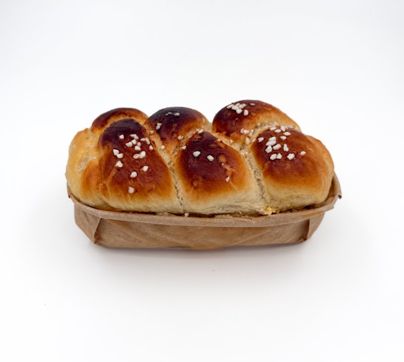 Hefezopf mit Hagelzucker